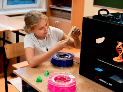 Po co drukarka 3D w szkole? Na co zwrócić uwagę przy jej zakupie?